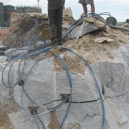 黑龙江大兴安岭岩石静态爆破混凝土电动分裂机棒 涨裂棒 能开采多少方石头英力特