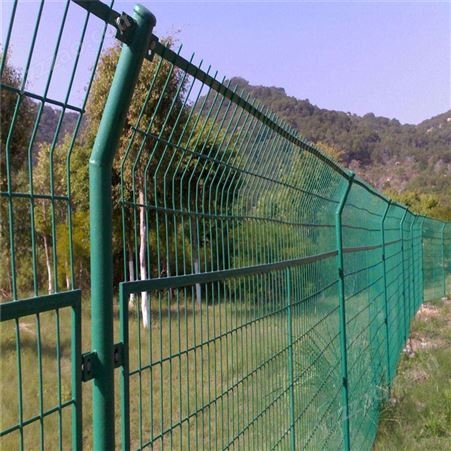 高速公路护栏网 防护网、隔离网、护栏网。